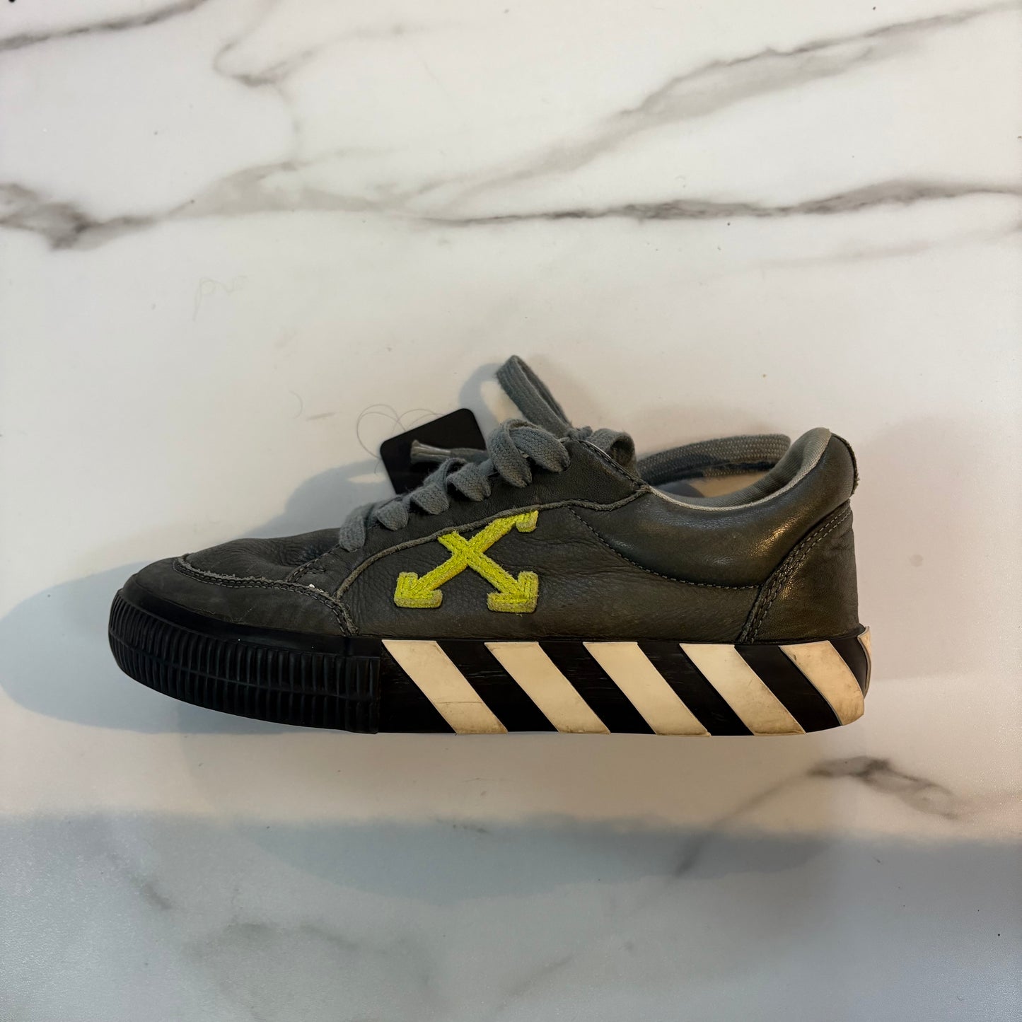 Gray Off white no box