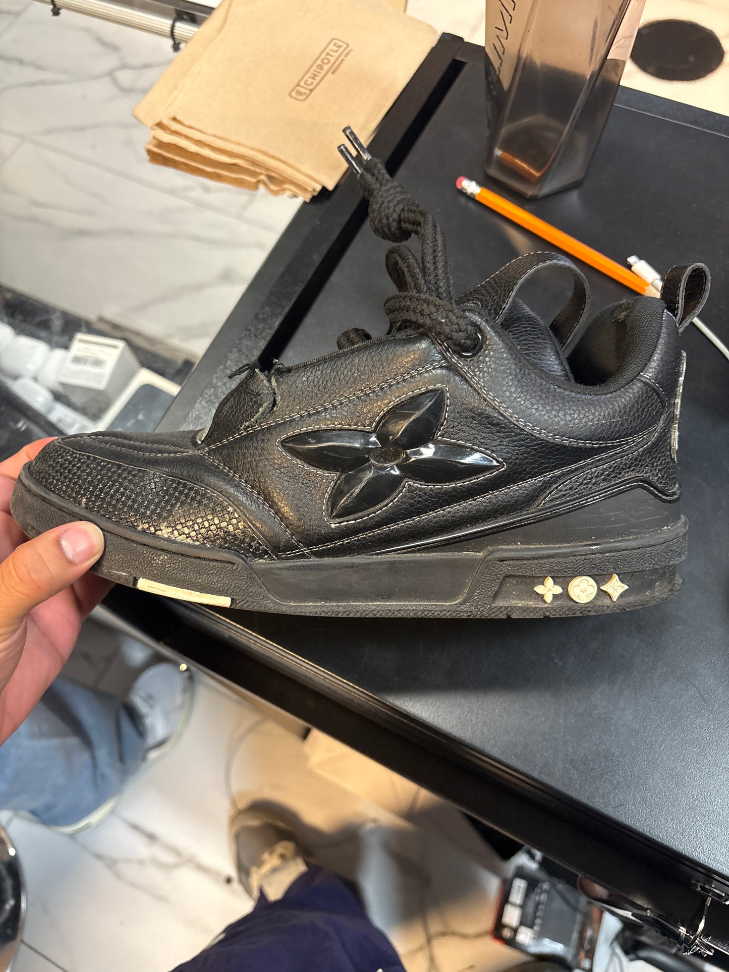 Lv skate black used no box