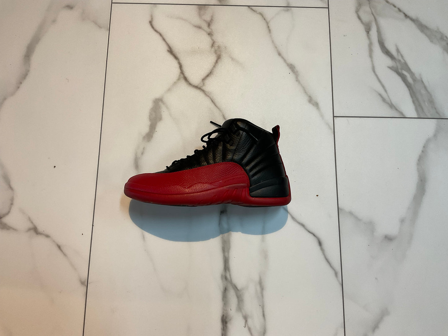 Flu game 12 lightly used with box size 9.5