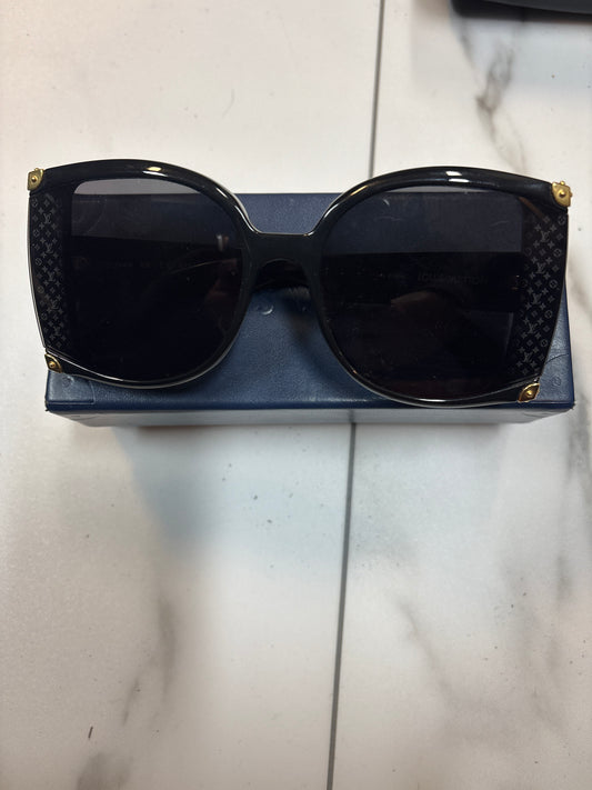 Louis Vuitton sun glasses