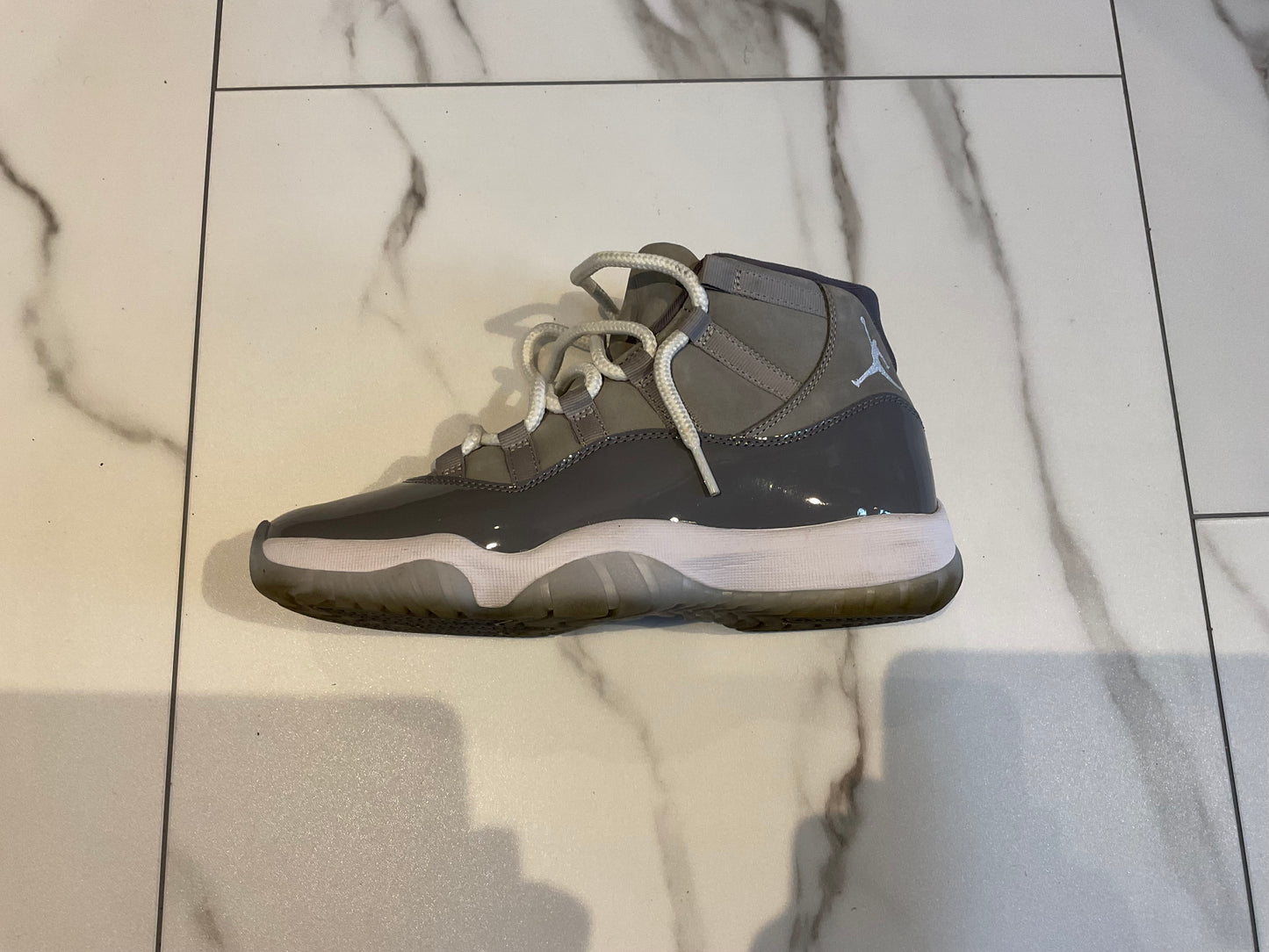 Jordan 11 cool grey used 8.5