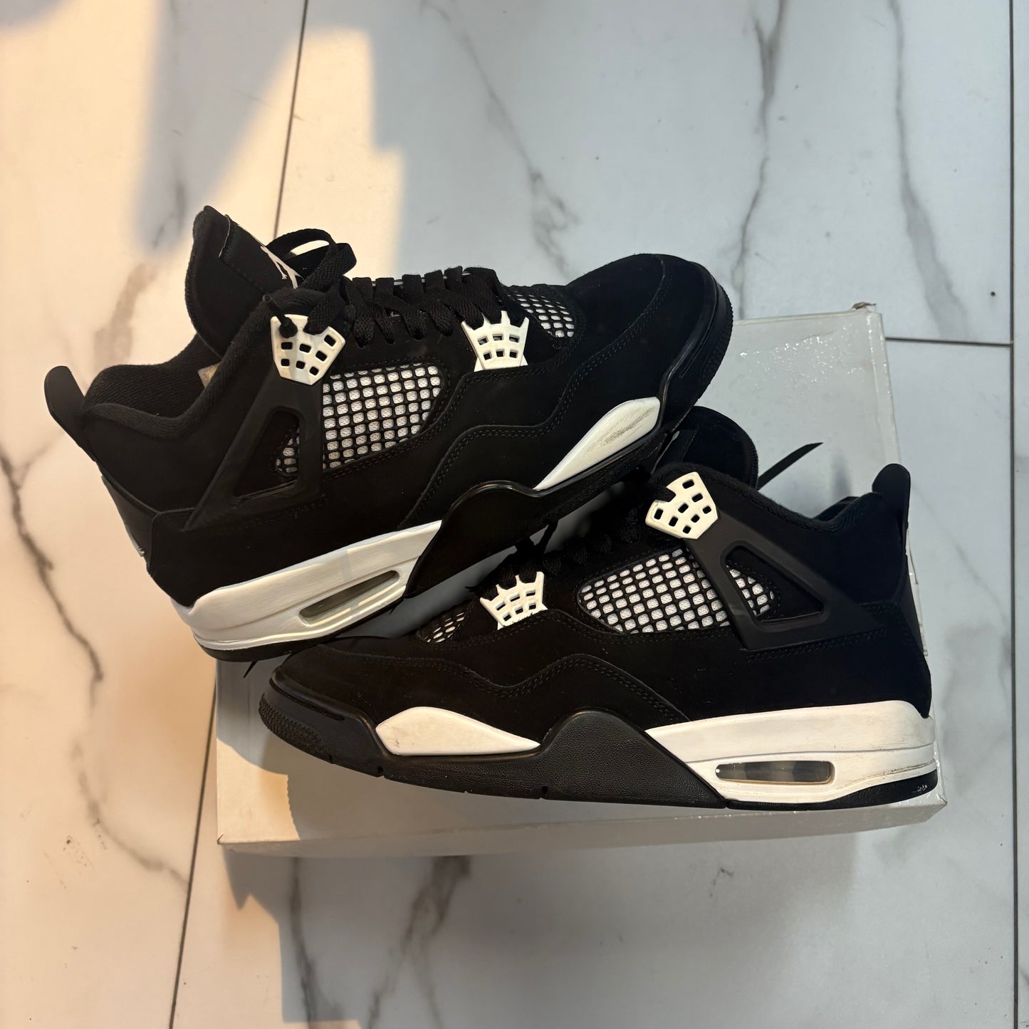 Jordan 4 white thunder used w box