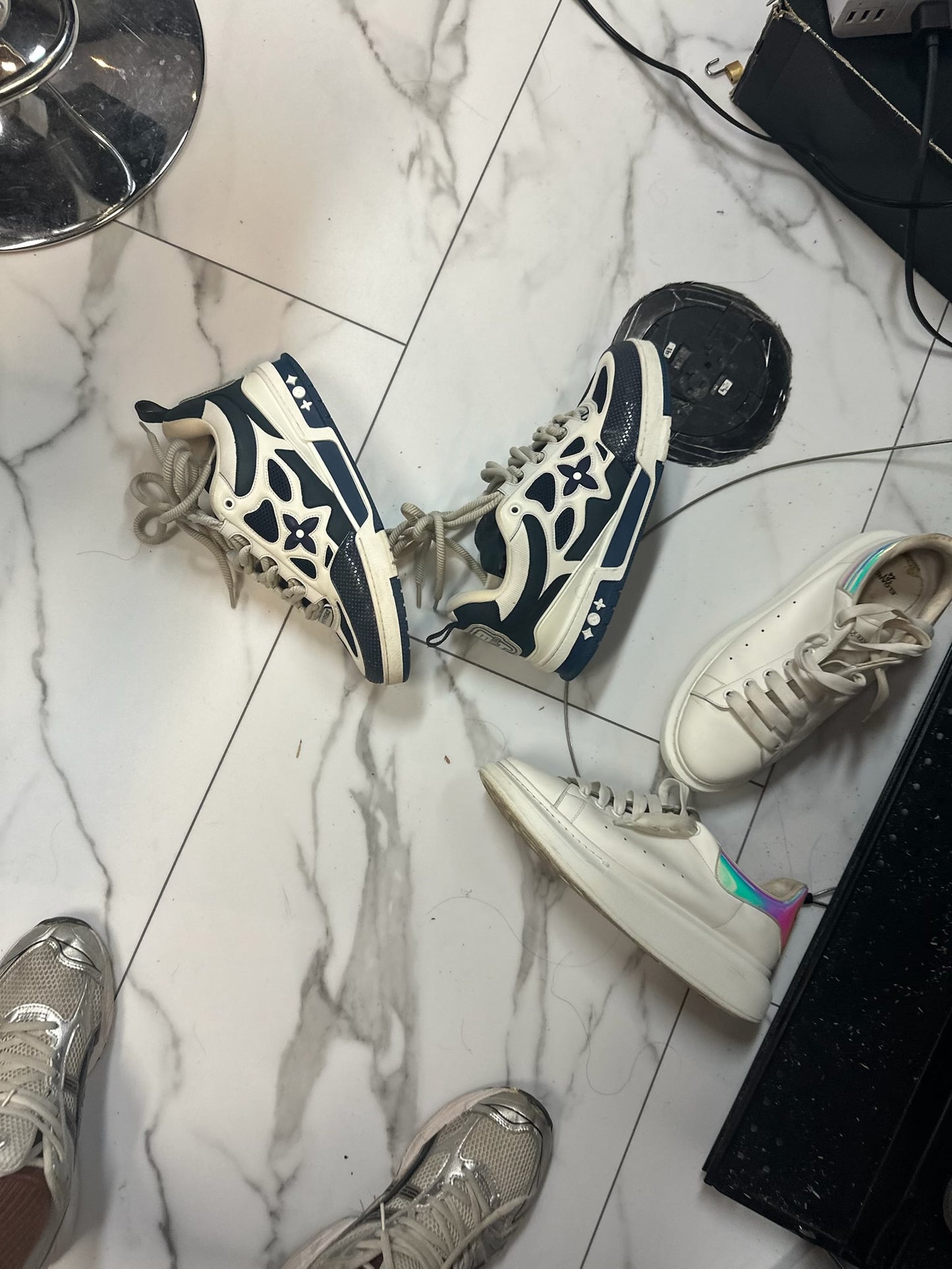 dark blue lv skates