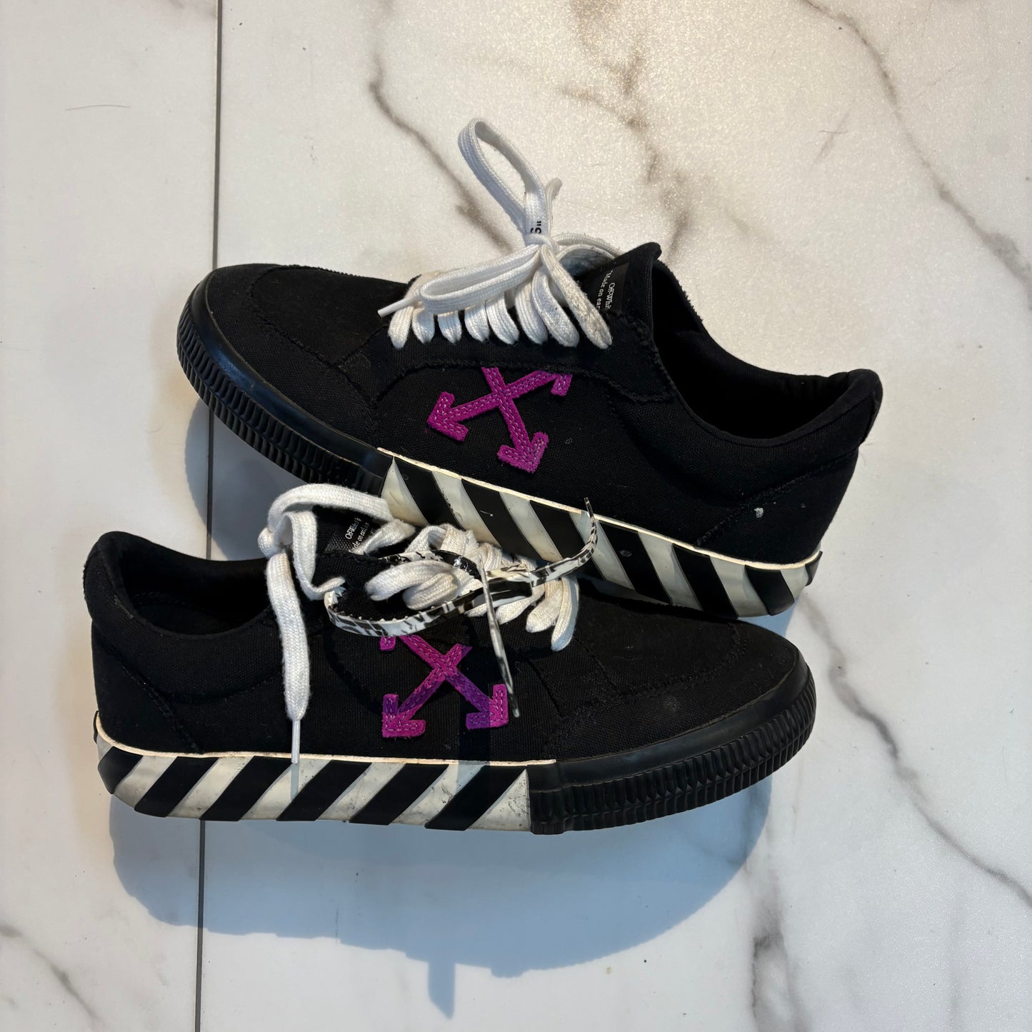 Off white black/ white