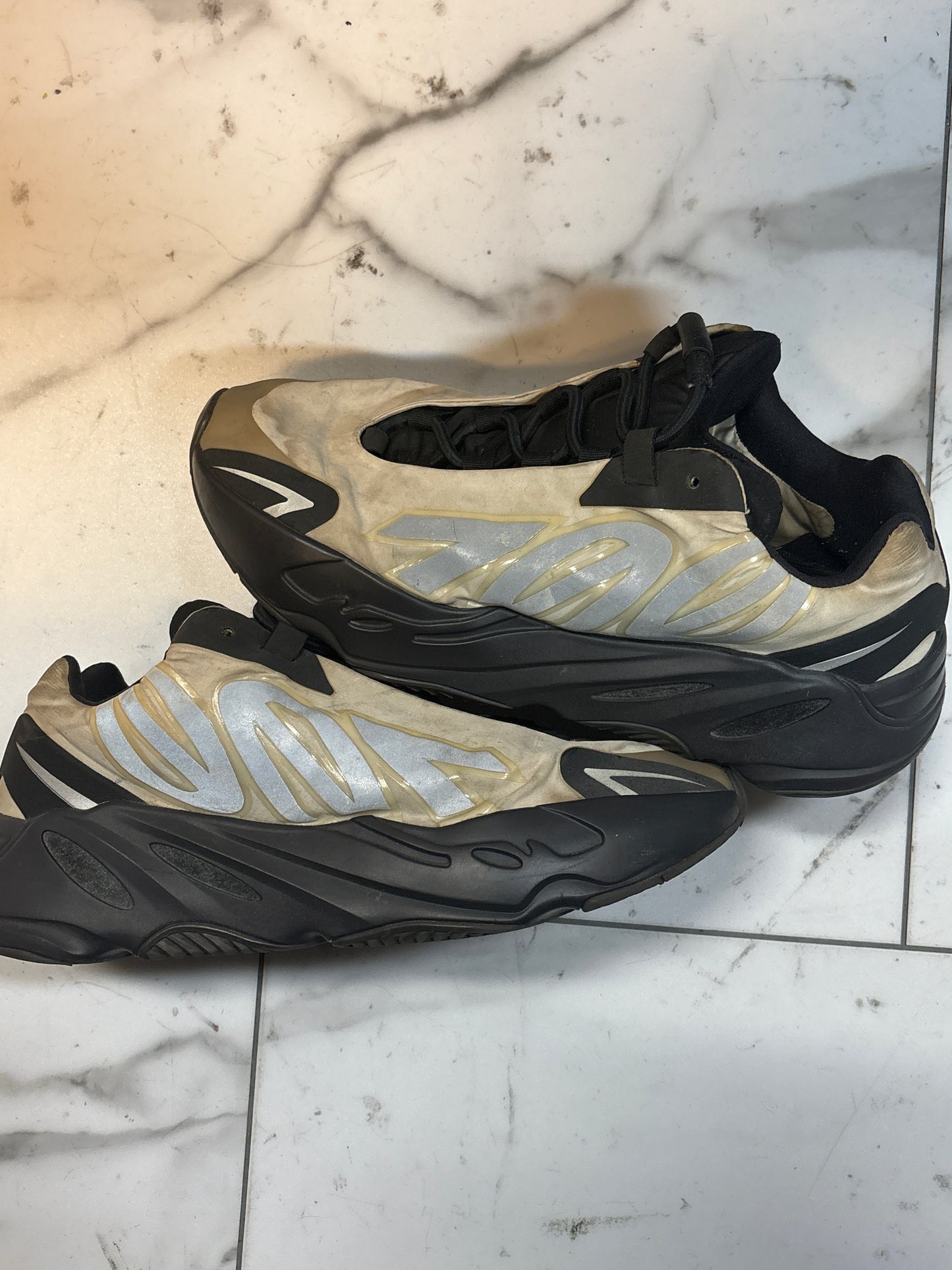 Yeezy 700 no box