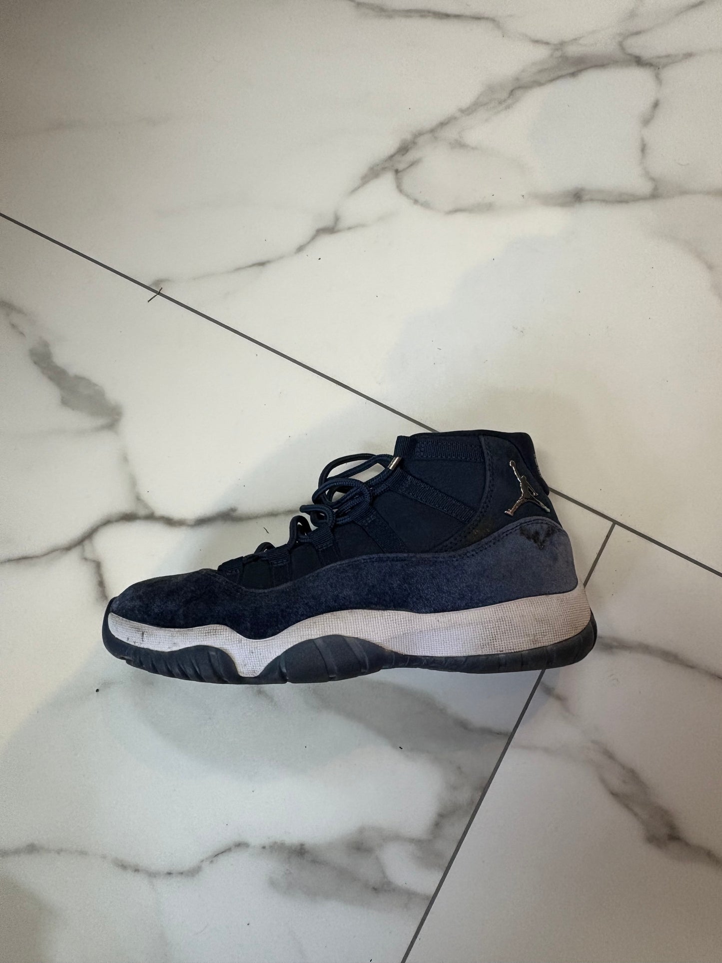 Jordan 11 navy blue