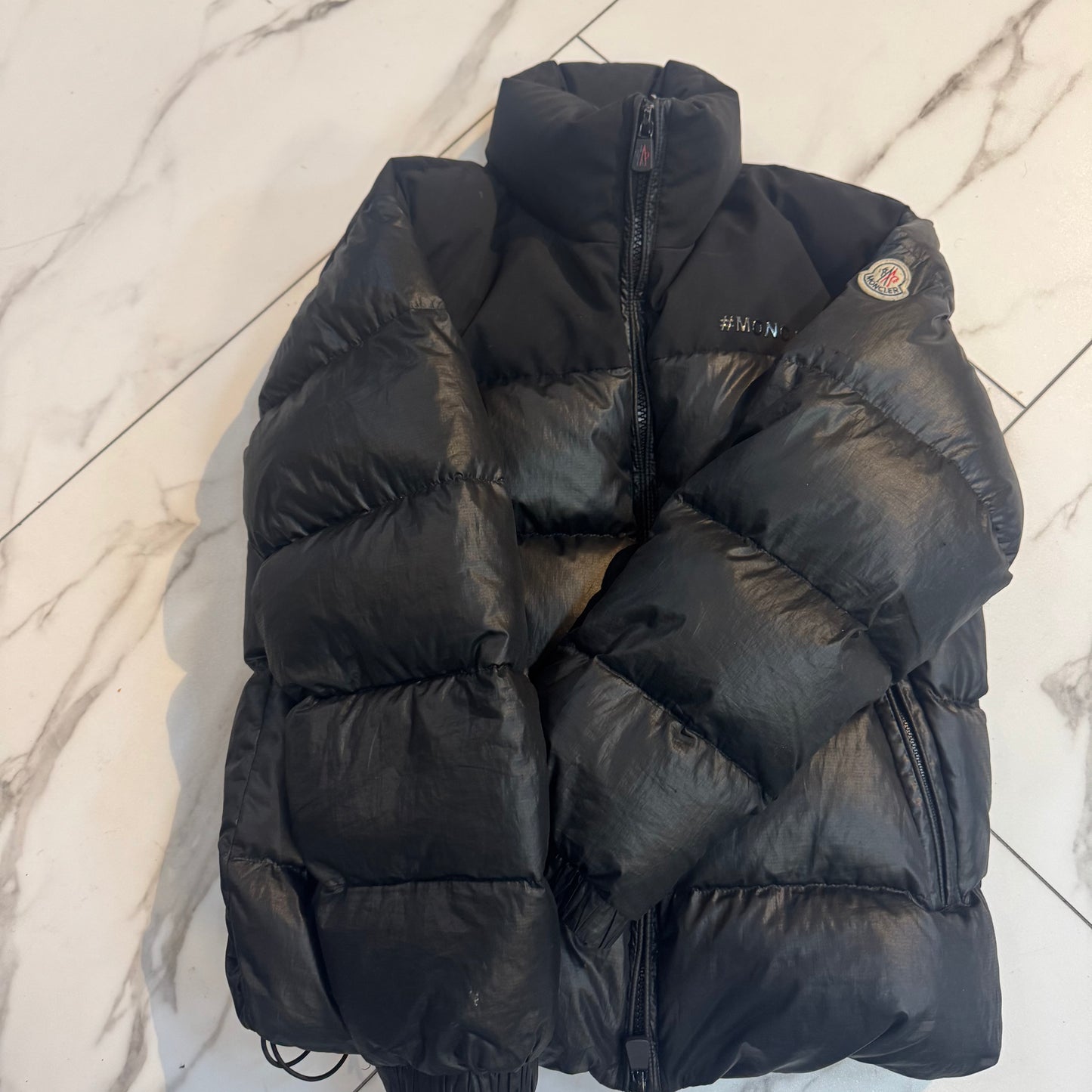 Moncler Puffer w Back Letters