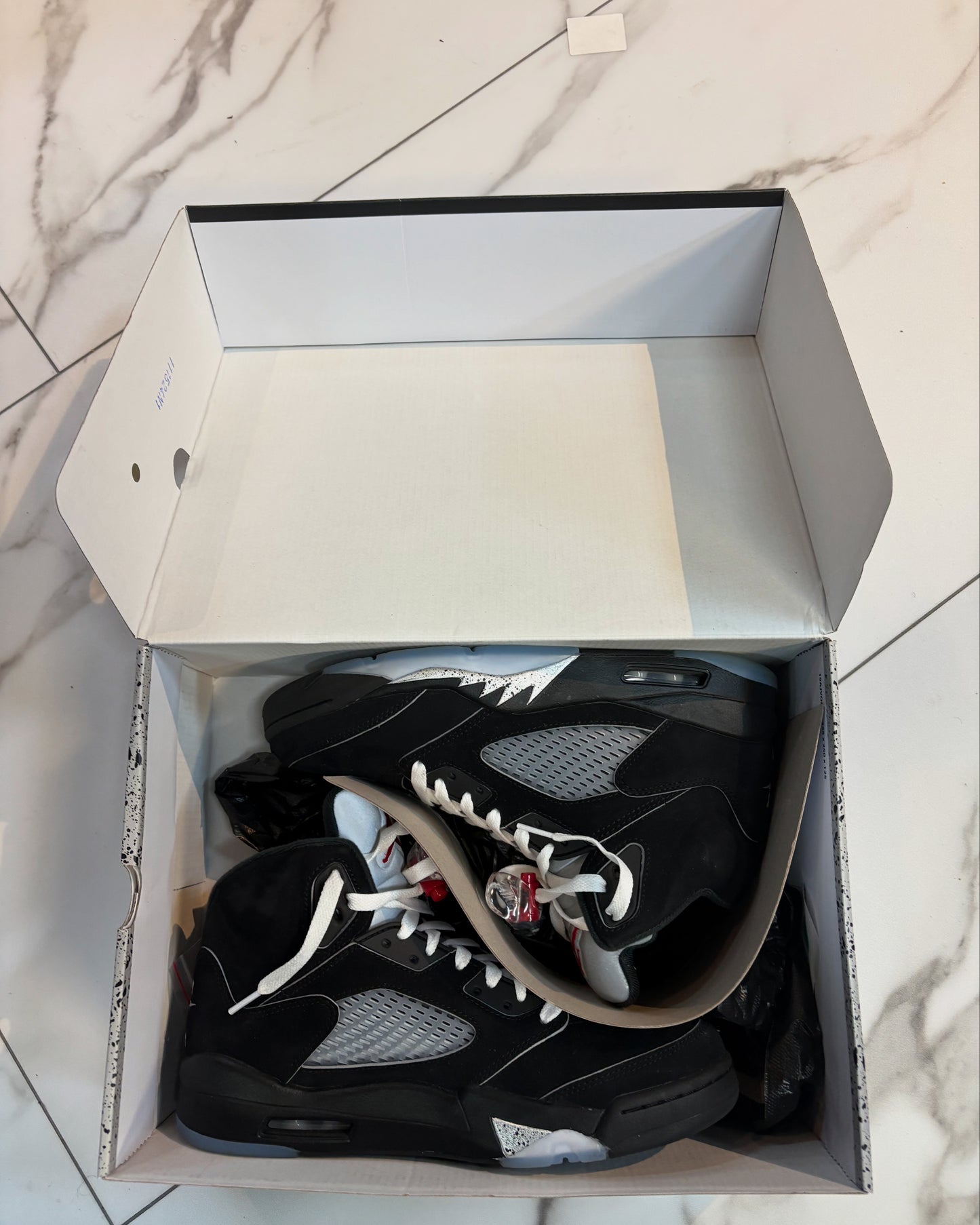 Jordan 5 metallic black w box
