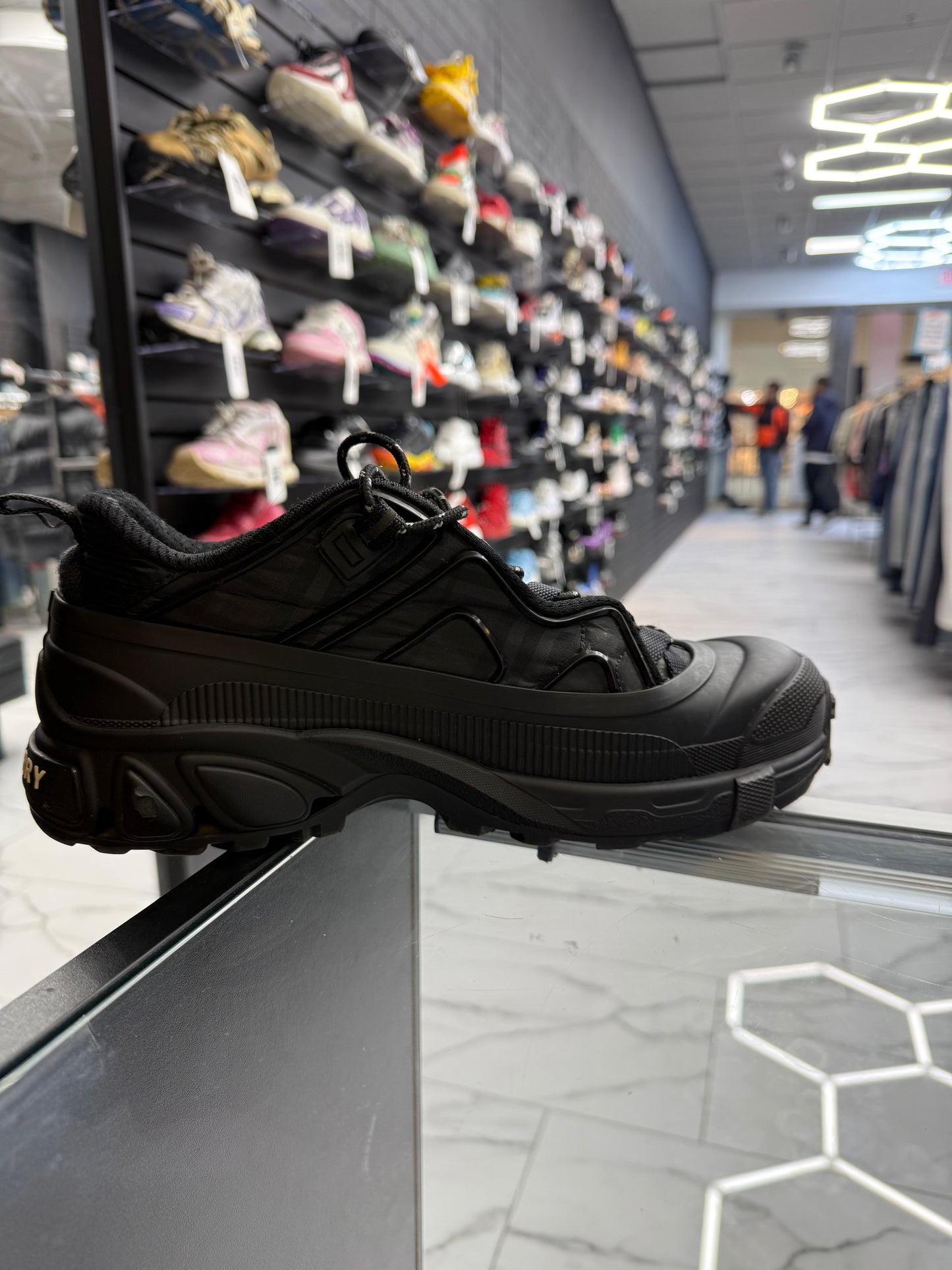 black Burberry Arthur sneaker USED
