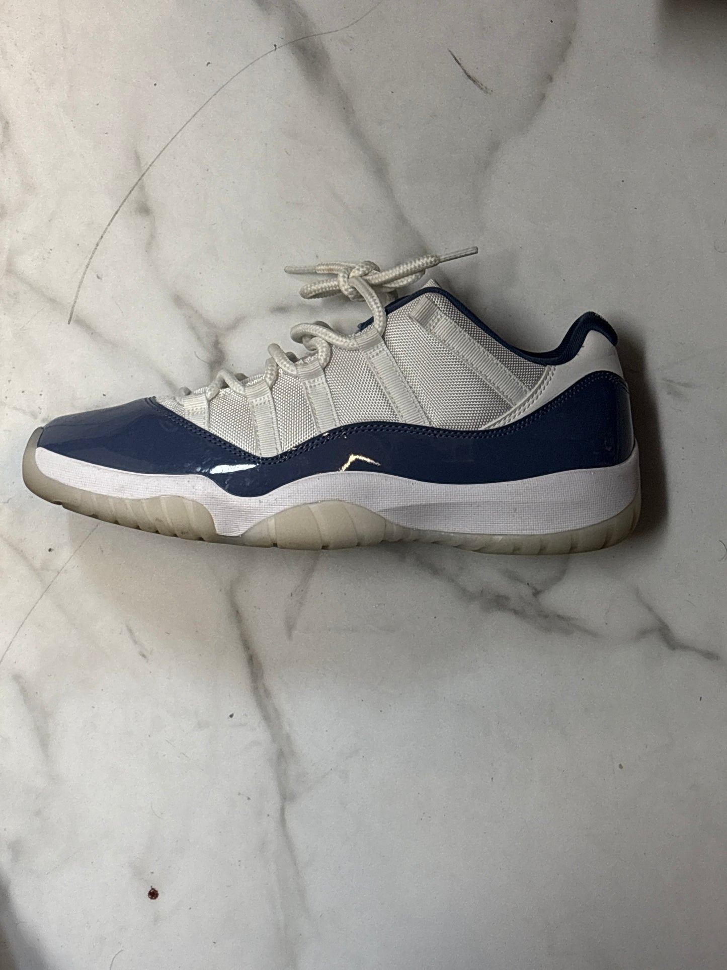 Jordan 11 low diffused blue