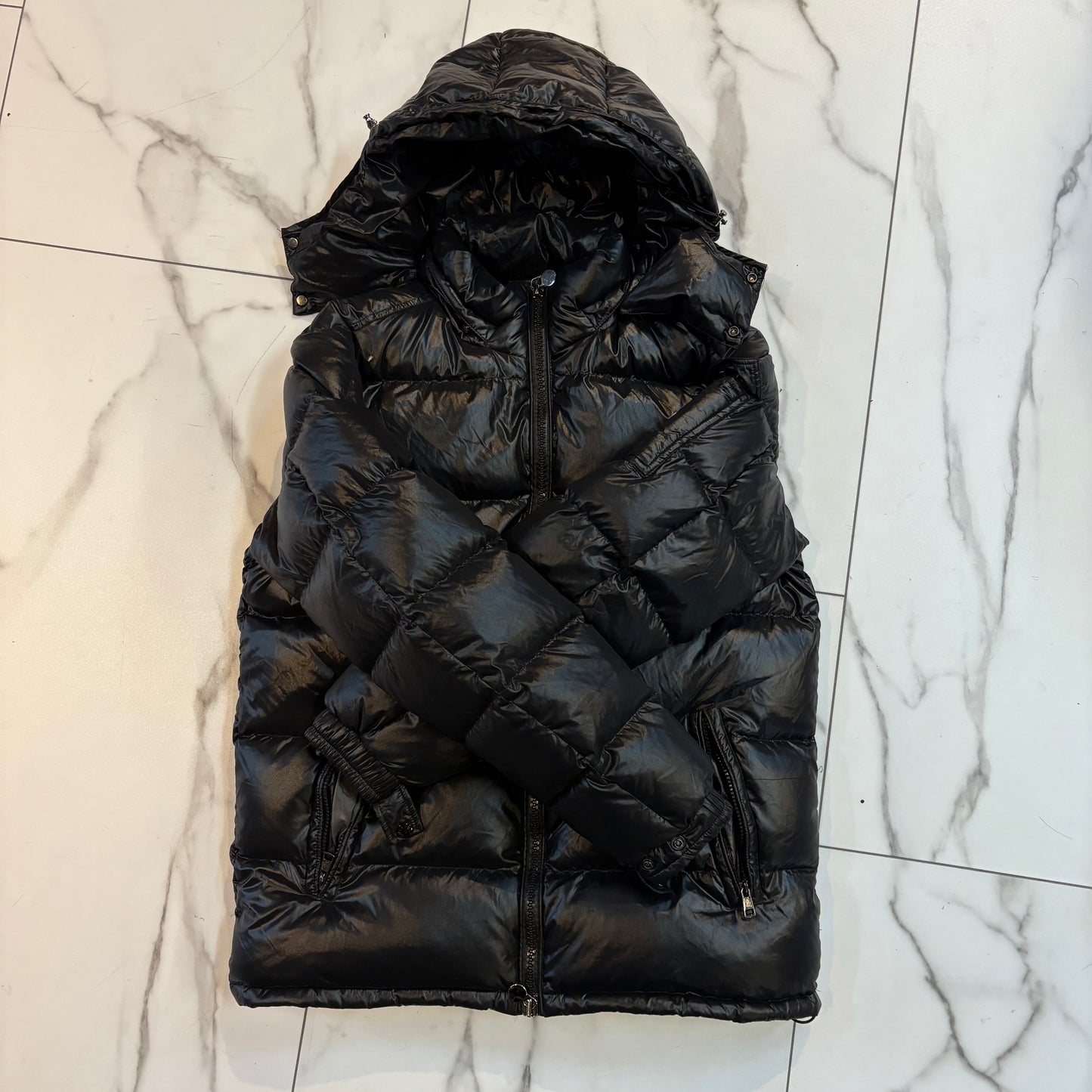 Moncler shiny puffer New