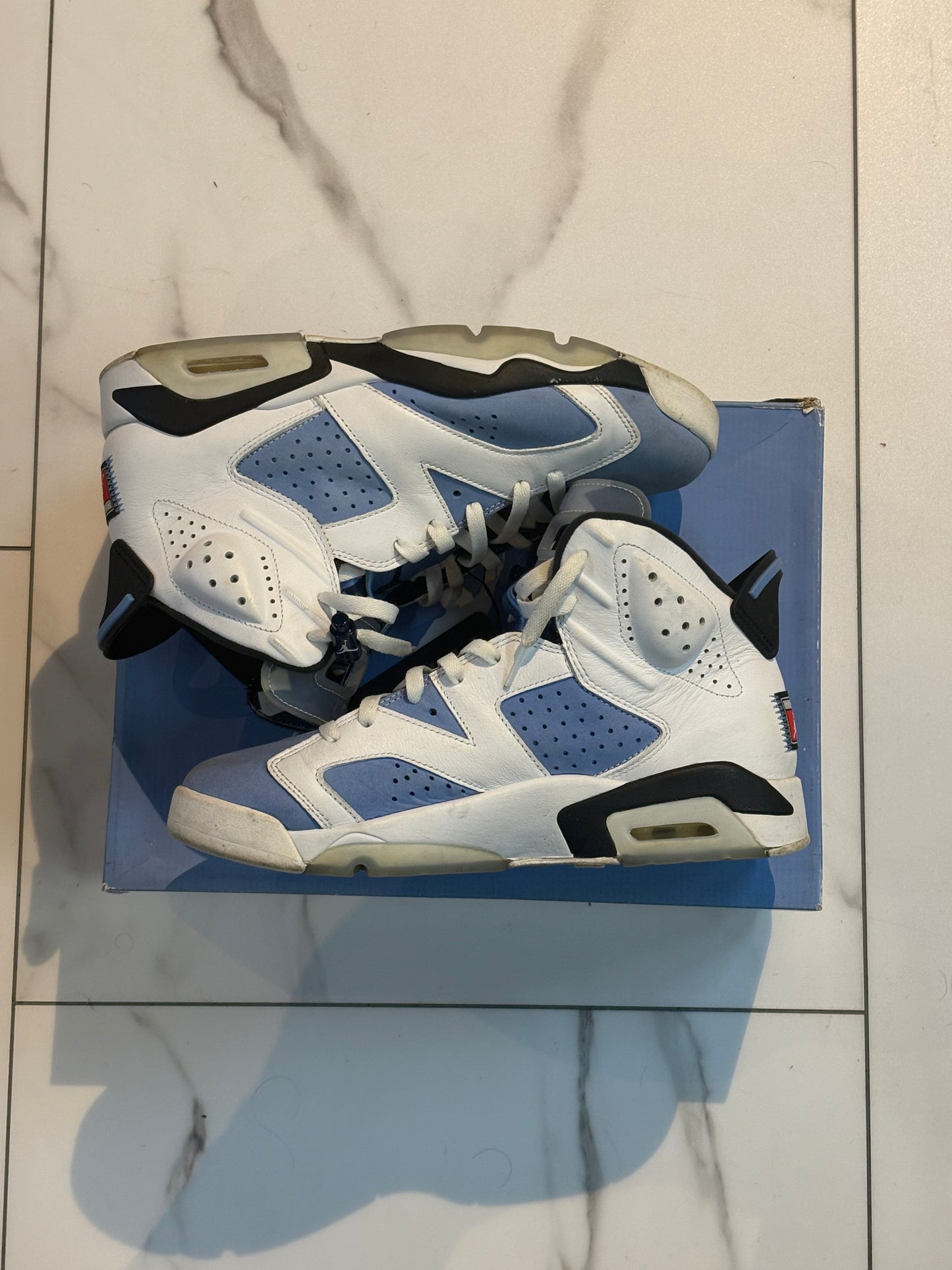 Jordan 6 university blue