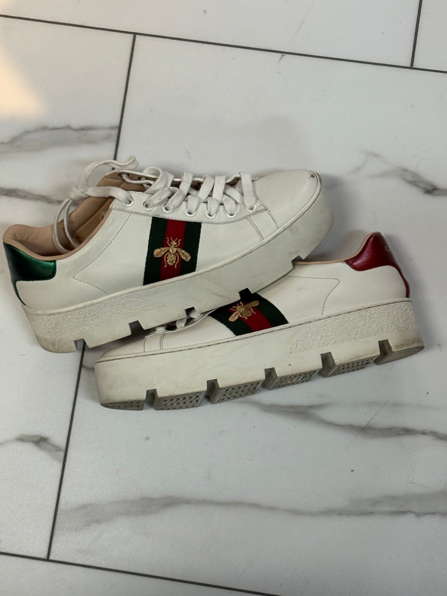 Gucci Cream with Gucci stripe no box