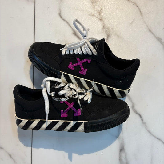 Off white black/ white